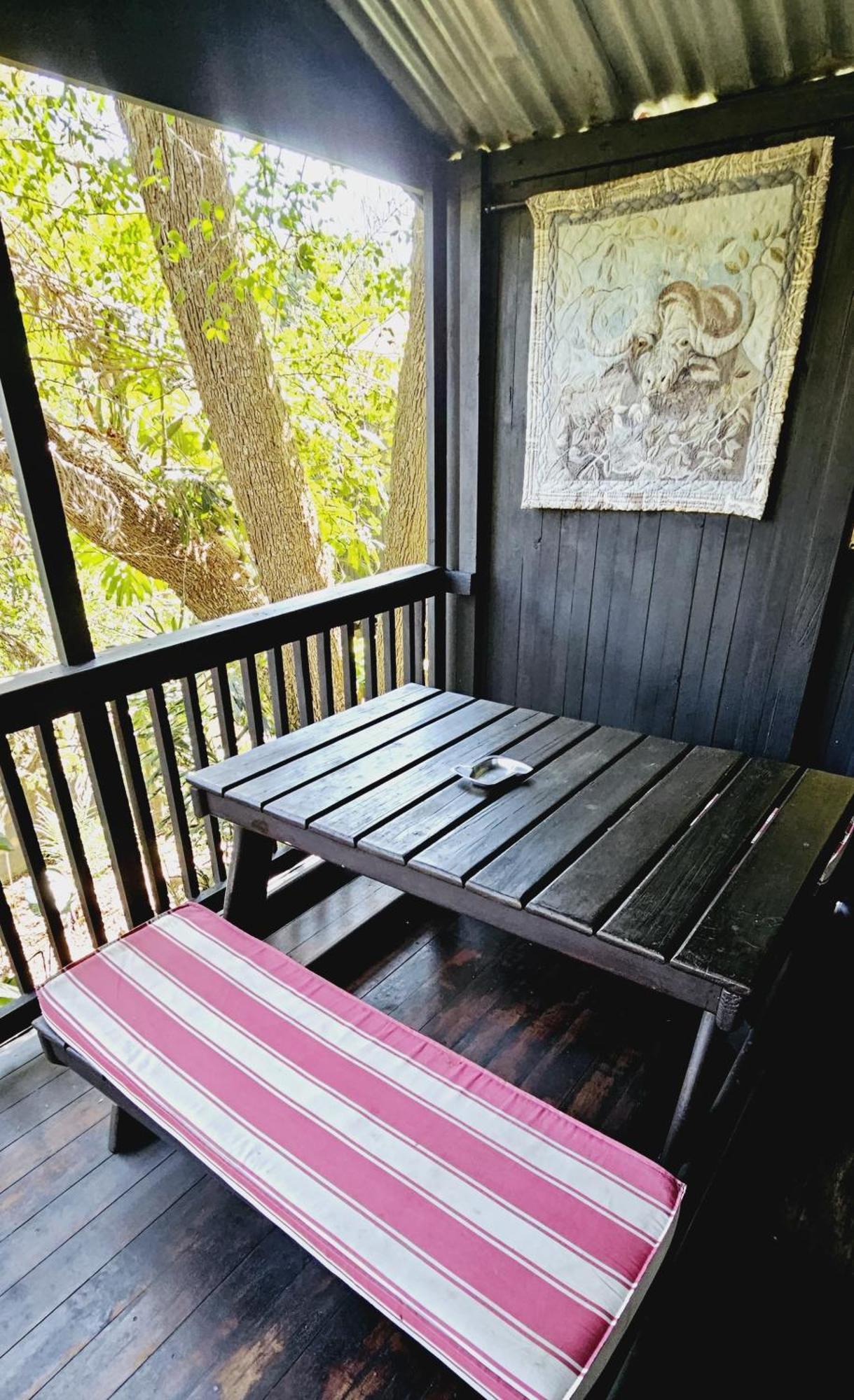 Old Vic Travellers Inn Nelspruit Mbombela Exteriér fotografie